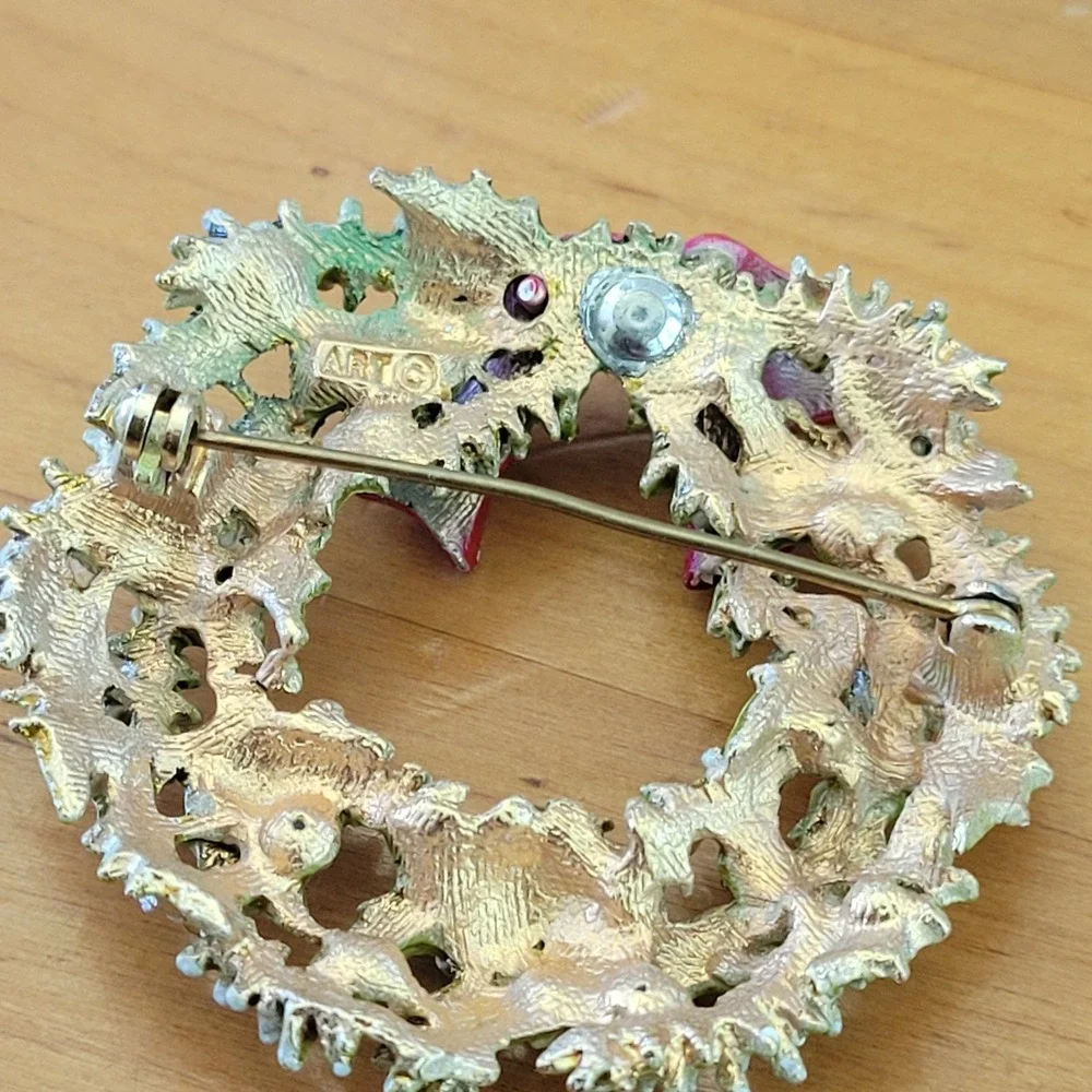 Vintage Signed ART Enamel Rhinestone Christmas Wreath Bow Brooch Pin